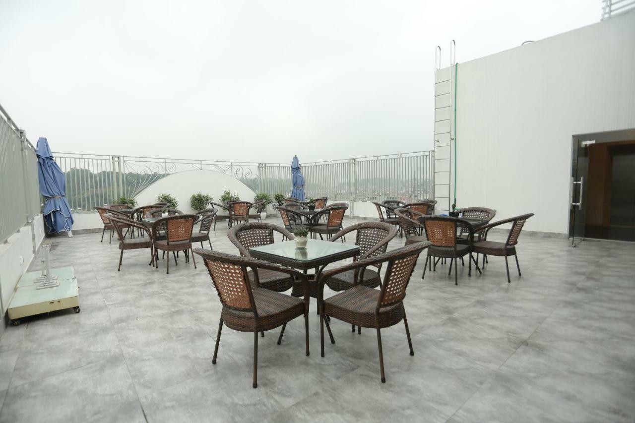 Dayth Hotel Ha Long Esterno foto